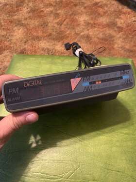 3622gry Soundesign Vintage Am/fm Alarm Clock Radio Model Retro 80 S 90
