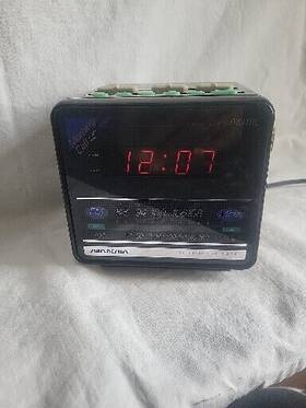 3634pnk Soundesign Vintage Sound Design Morning Call Clock Radio Music Display Digital Am/fm Cube