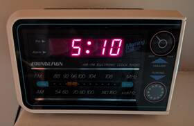 3640-wgy Soundesign Vintage Am/fm Alarm Clock Radio Morning Call Retro 80s