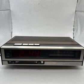 3659 Soundesign Vintage Model Am/fm Alarm Clock Radio