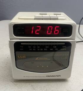 3833-wht Soundesign Vintage Am/fm Clock Radio/cassette Player Model 3833 Wht - See Video