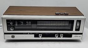 3930 Soundesign Vintage 1976 Flip Clock With Am/fm Stereo Radio And Alarm. Works