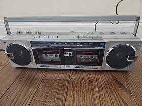 4656 Soundesign Vintage Boombox Model Am/fm Cassette Player With Box Manual