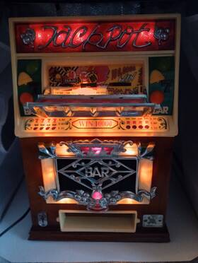 543-376 Spirit Of St. Louis Vintage Slot Machine Am/fm Radio Cassette Player Lights Up