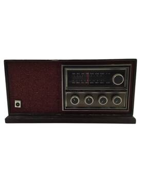 Rm-90p Sylvania Vintage Solid State Am/fm Radio