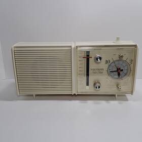 Sylvania Sk30wh Retro 1960s Solid State Table Radio With Analog Clock Model Works