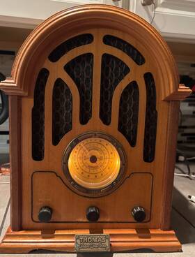 000319 Thomas Collectors Edition Radio With Cassette Am/fm Tested Works Wood Table Mantle