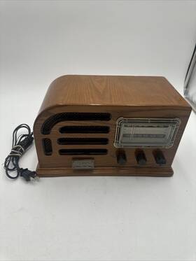 12971 Thomas Collectors Edition Winston Select Am Fm Cassette Radio Model 1946