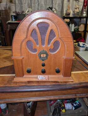 A411010 Thomas Vintage Collectors Edition Am/fm Radio And Tape Player Works