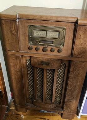 Bd-100 Thomas Floor Model 80-100 Amfm Radio. 34 Inch Sounds Looks Great Cassette Needs Tlc