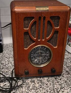 Thomas Z711 America Series Am/fm Radio Collector S Edition Wood Cabinet
