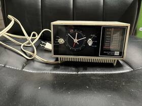 Rc-802 Toshiba Vintage Solid State Alarm Clock /am Radio