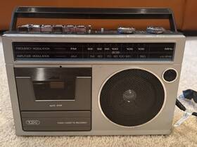 Cr-06e Tozai Rare Vintage Model Portable Am/fm Radio