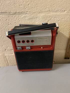 8901a-08 Truetone Vintage Portable 8 Track Am/fm Radio. No Power Cord. So For Parts Only