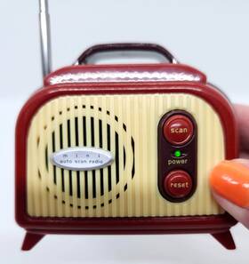 Cndg-0619 Walgreens Mini Am / Fm Radio Works Retro Mcm Novelty Decor