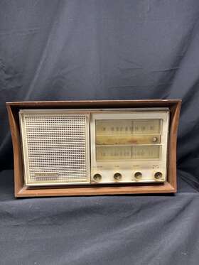 1699a Wards Vintage Airline #1699a Am/fm Radio Wood Case Powers On But Only Hums