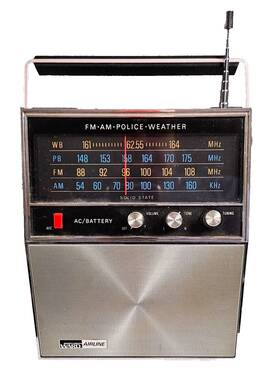 Gen-1469b Wards Airline Vintage Five 5 Band Am/fm/air/mb/police Model No