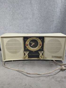 1824a Wards Electronics Equipment Ivory 1965 Airline Model Radio Mid Century