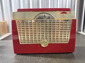H-409p4-red Westinghouse Vintage 1950s Model H-409p4 Portable Tube Radio Cherry Red Used