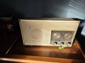 H-761n7b Westinghouse Model Vintage Am/fm Radio In Dove Gray/white