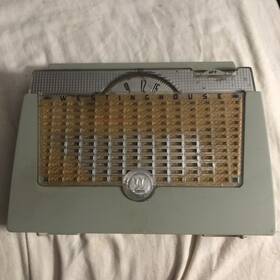 H495p4 Westinghouse Vintage Portable Radio