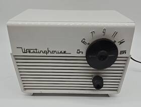 H648t4 Westinghouse Vintage Miniature Am Table Tube Radio Bakelite