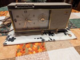 H775l6a Westinghouse Model - 6 Tube Clock Am Radio Circa 1961 Works