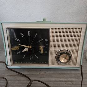 H802l5 Westinghouse Vintage Clock Radio Powder Blue 1950s Model Mid-century