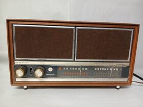H915n6 Westinghouse Vintage Am/fm Twin Speaker Table Top Radio Model #
