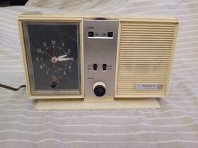Rlf4053a Westinghouse Solid State Model Am/fm Clock Radio Works See Detail