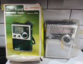 2276 Windsor Vintage Model Multi Band Solid State Am/fm Radio Works