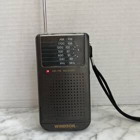 2628 Windsor Vintage Pocket Radio Model Am/fm Tested Working