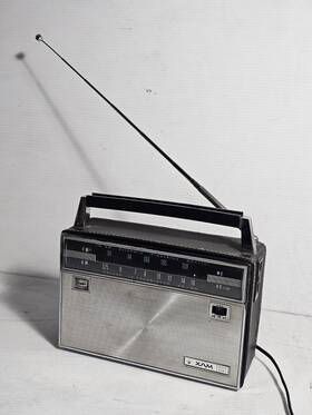 X100 Xam Kc Transistor Ac-dc Radio Only. Works