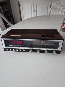 York R5139r Am-fm Electronic Digital Clock Radio Model No. Works Well Vintage