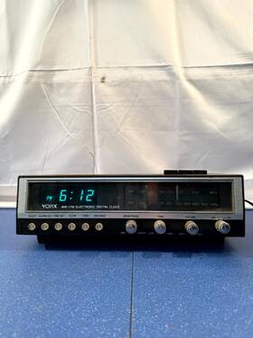 R5139 Yorx Vintage Am/fm Electronic Digital Clock Radio Powers On Untested
