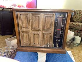 192068 Zenith Vintage 1950s Solid State Desktop Cabinet Radio - Model A429p Working