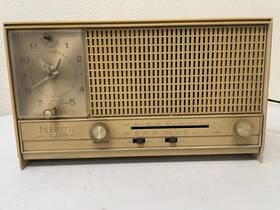 2-3100 Zenith Vintage Solid State Long Distance Clock Radio Model