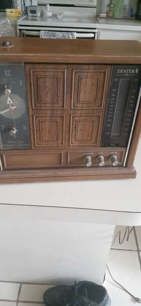 2-3311 Zenith Antique Wood Cabinet Transistorized Clock Radio Model