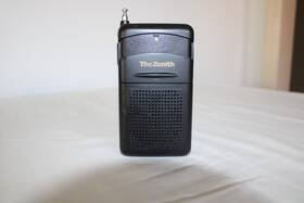 Bd-4022 Zenith 4022 Thumb-switch Portable Am/fm Radio Model - Works