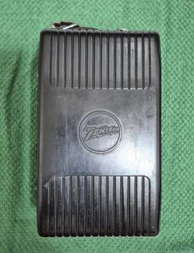4k600 Zenith 1941 Inch Poket Radio Portable Tube Good Shape...look 4k600 Zenith 1941 Inch Poket Radio Portable Tube Good Shape...look