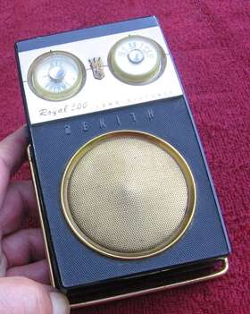 500e Zenith Vintage Royal Model Nylon Long Distance Transistor Radio