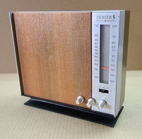 A-418-w Zenith Works Solid State Am/fm Radio Model Cool Retro Vintage Classic