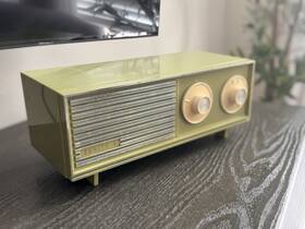 Zenith B-210f Vintage Am Radio Mid Century Modern Avocado Green 1960s Works