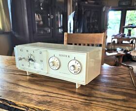 B258p Zenith Vintage Am Clock Radio Nice Working Model