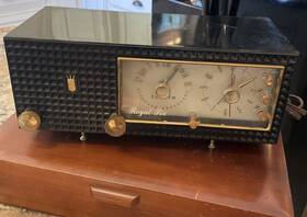 Zenith B624 1959 Clock Radio Model -working