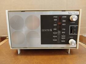 C-412 Zenith Vintage 1970s Solid State Am/fm Radio Model Tested And Works C-412 Zenith Vintage 1970s Solid State Am/fm Radio Model Tested And Works
