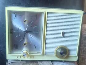 G515 Zenith Vintage Clock Tube Radio Model 1950s Retro Yellow Works Mcm Sharp