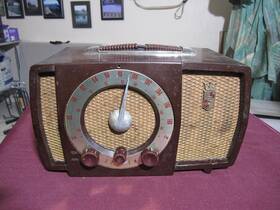H-714 Zenith Vintage Model Chassis 7h02 Am/fm Radio Works Ok