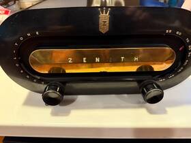 H511y Zenith Vintage Radio Model Solid State Am Clock Tested