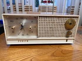 H519l Zenith H5197 Vintage Alarm Clock Am Radio Model See Description